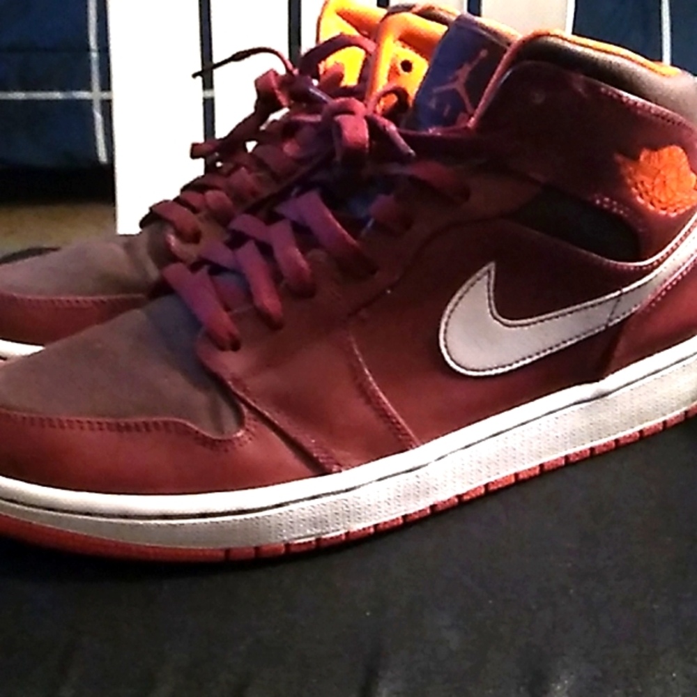 Jordan 1 Mid Team Red Electric Orange